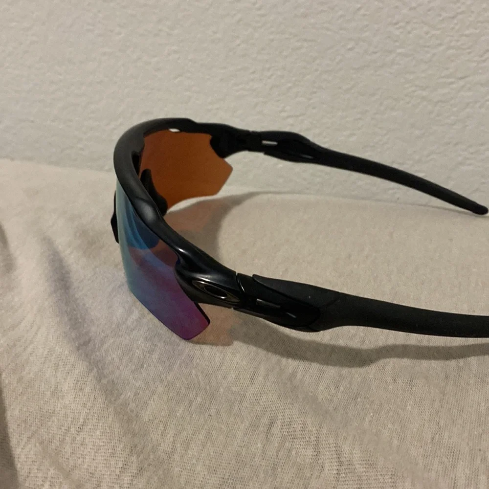 Oakley glasses, they are just as new. - Picture 2 of 2